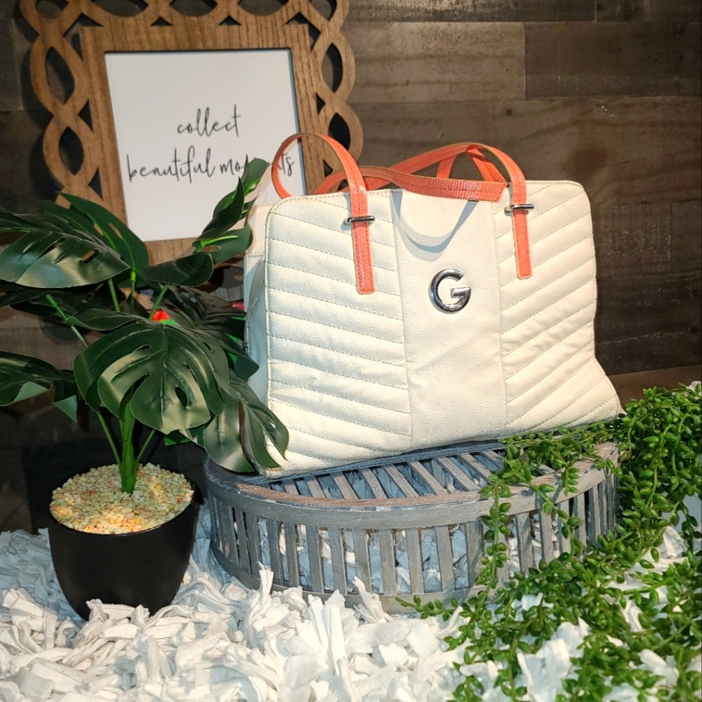 Guess Purse in excellent condition